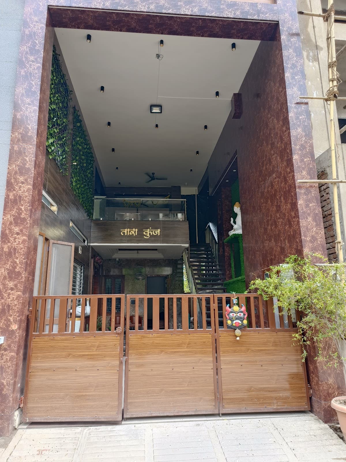 TARA KUNJ PG