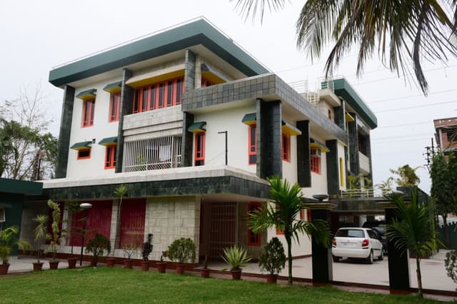 Cinderella Girls Hostel / PG