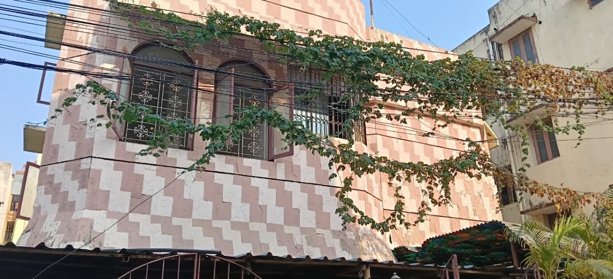SRI MAHA GENTS PG