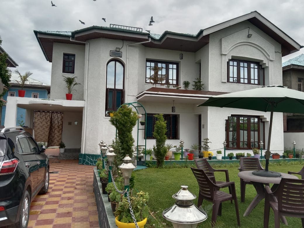 kashmir paradise hostels