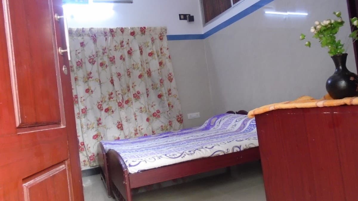 Irin Plaza Ladies Hostel