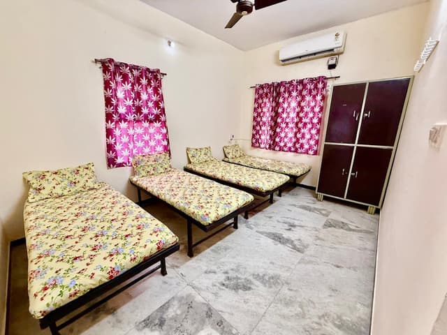 Bhagwati PG & Boys Hostel