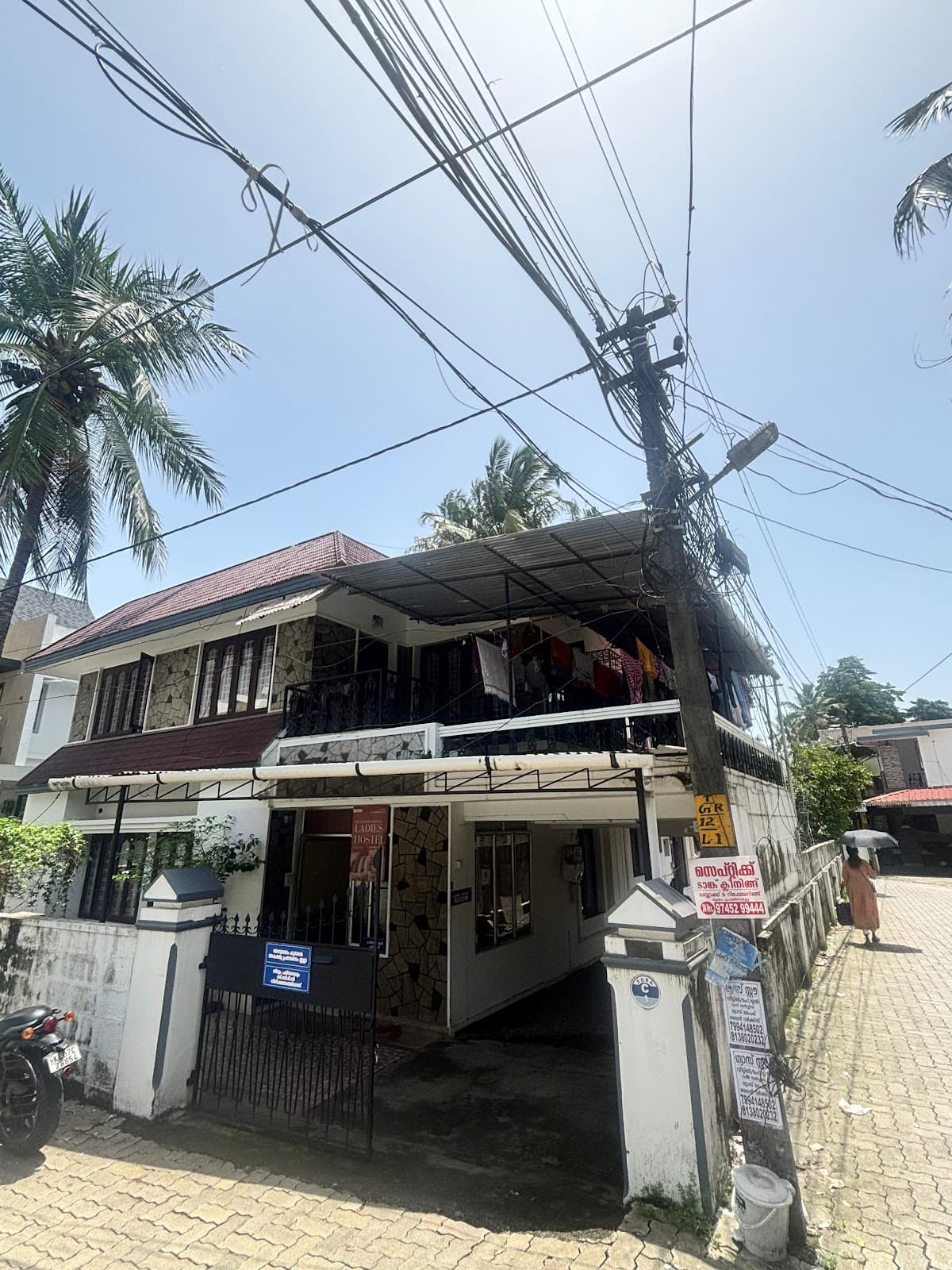 The Flovers Hostel