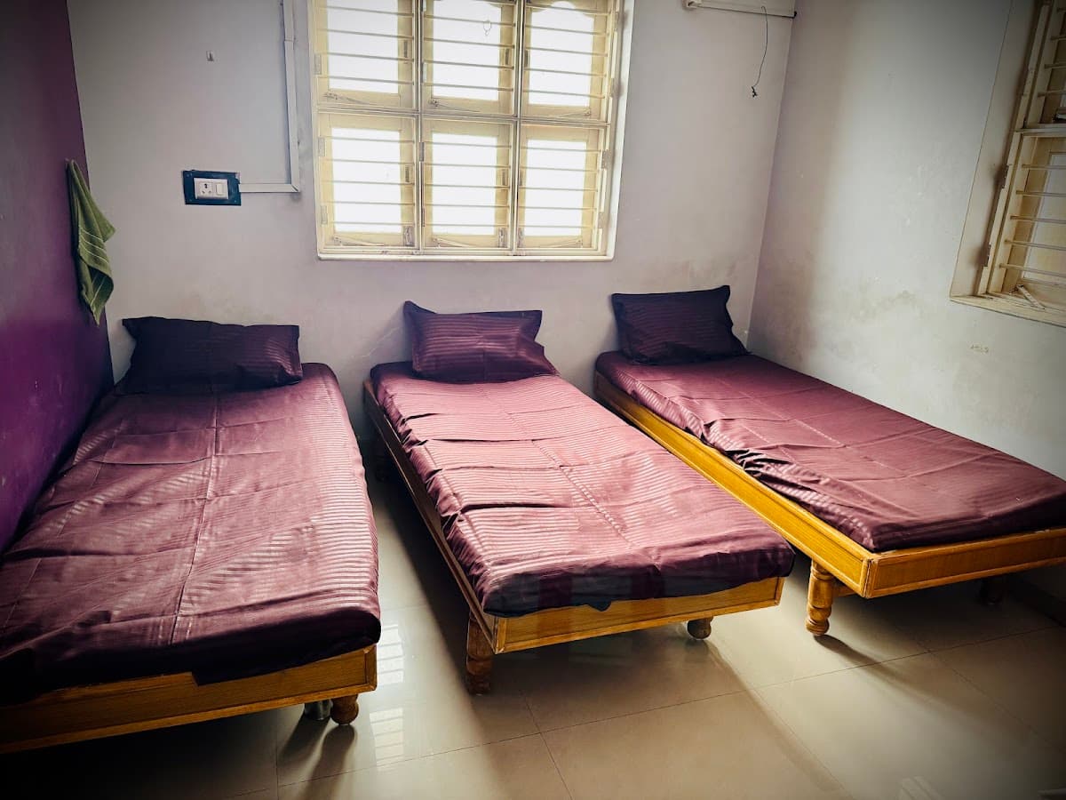 HEAVEN HOSTEL & P.G