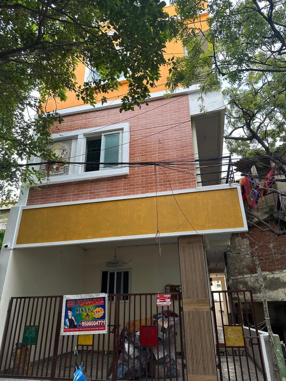 Sri Prasanna Men's PG