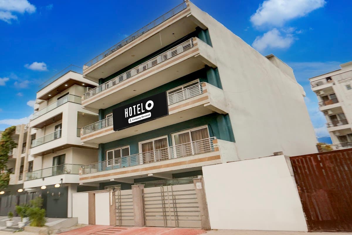 SUPER TOWNHOUSE SUBHASH CHOWK NEAR MEDANTA HOSPITAL FORMERLY L B RASIDENCY
