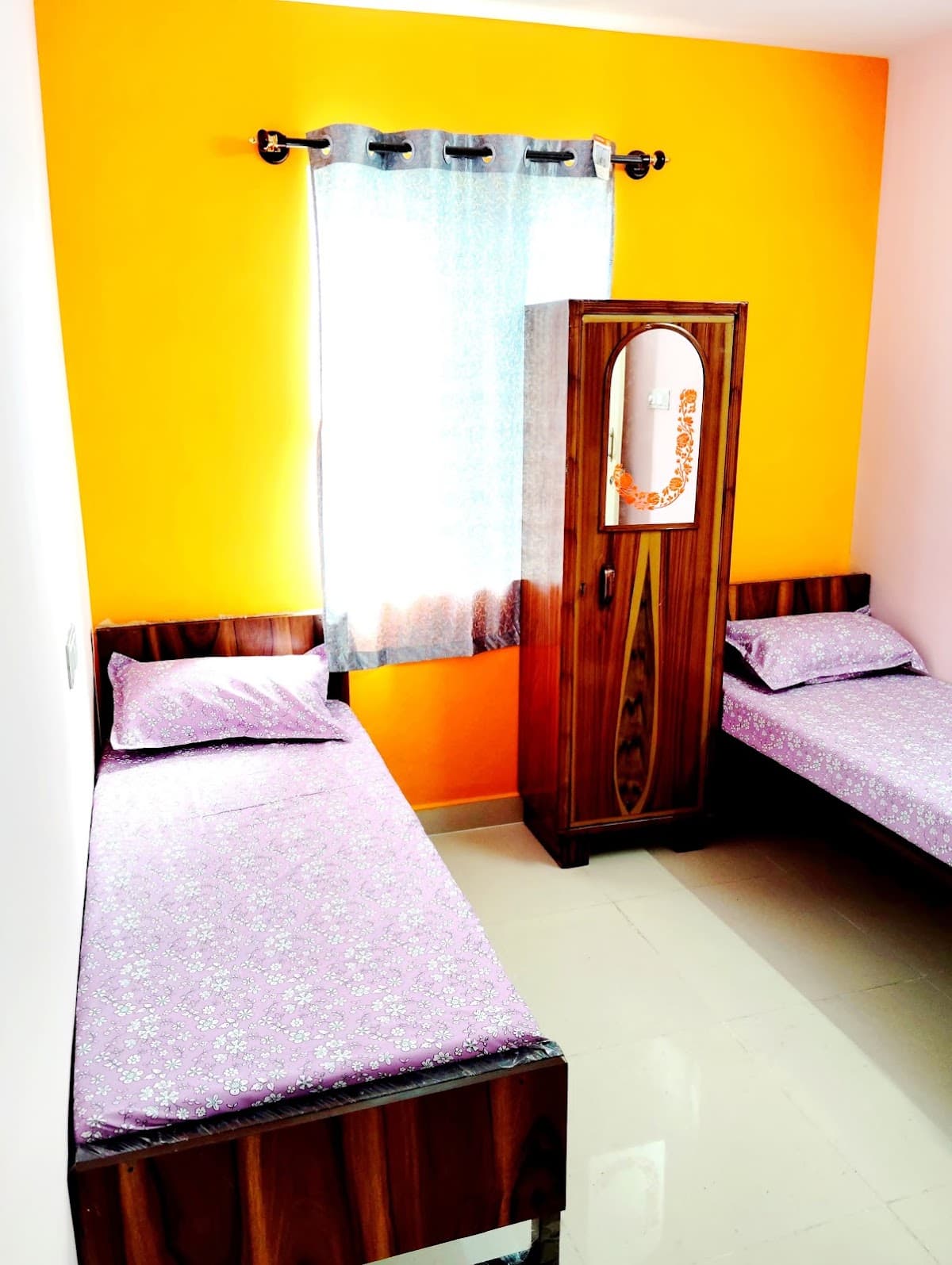 Akhila LUXURIOUS GENTS  PG