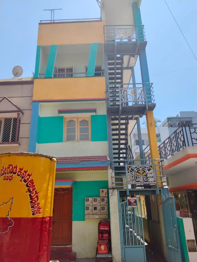 SUJAN RAJ PAYING GUEST GENTS