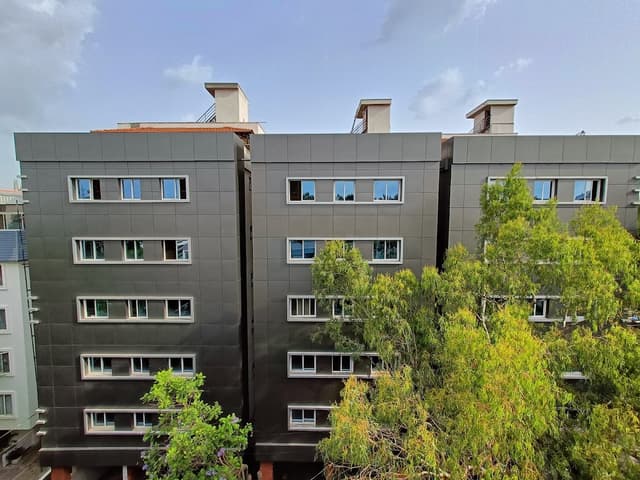URBAN LIVING PG