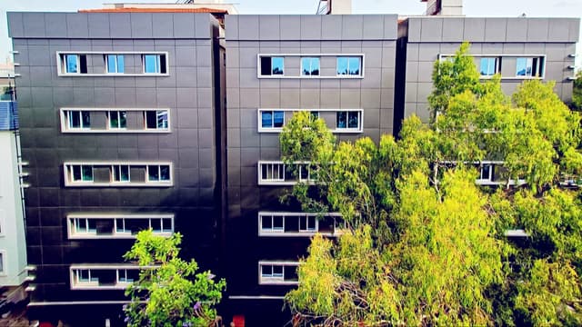 URBAN LIVING PG