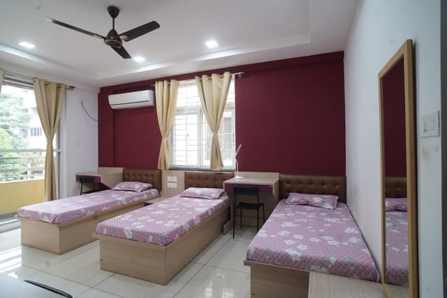 Agarwals Silver Nest - Best Paying Guest for Girls (PG / Hostel) Near Mount Carmel College