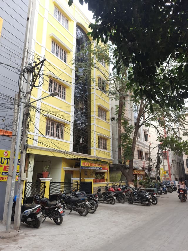 Amulya Men's Excuitive Hostel