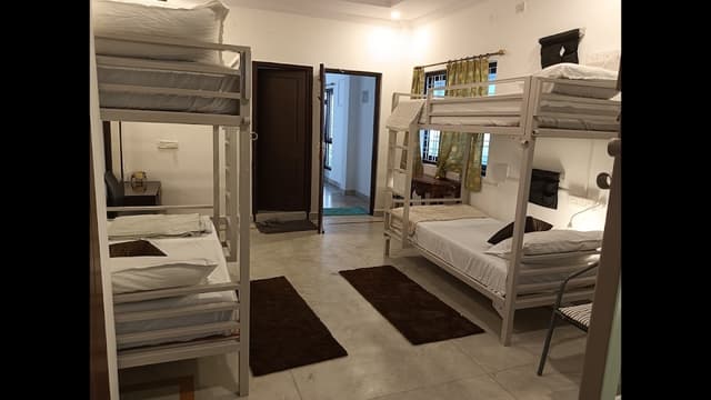 BONJOUR TRAVELLERS HOSTEL