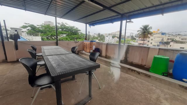 BUGY HOSTEL & PAYING GUEST