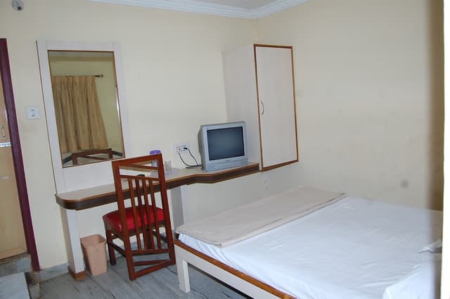 Green's Residency