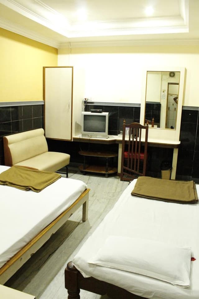 Green's Residency