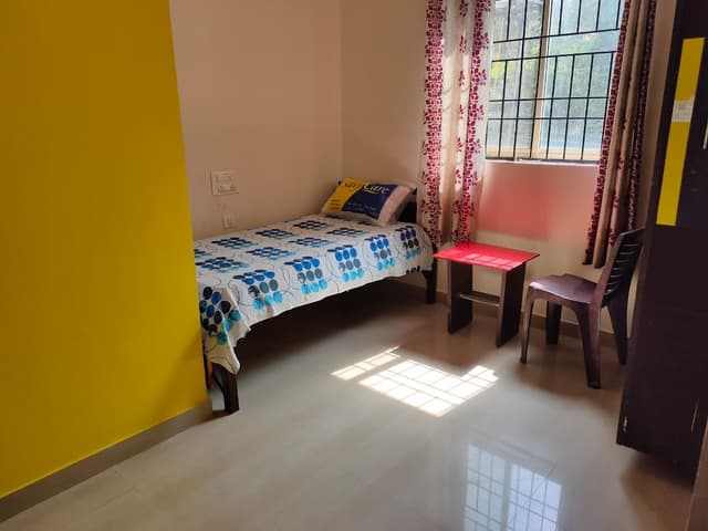 Hamlet Stays Castor PG in HSR layout Bangalore (PURE VEG PG)