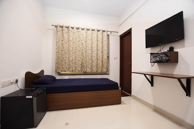 HAYATH LUXURY PG for men