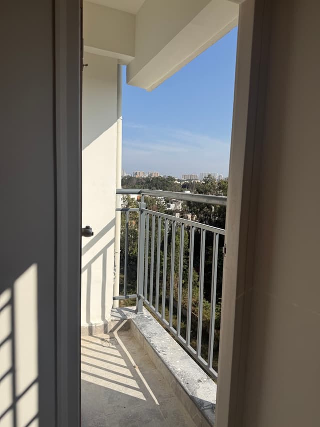 HomeSlice Sarjapur - Balcony Rooms