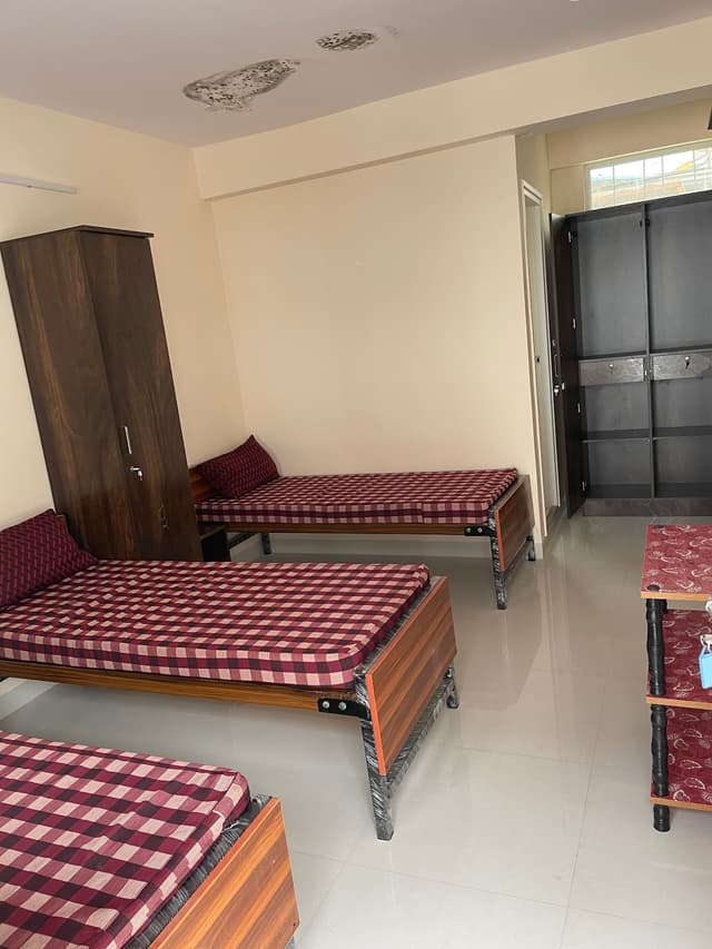 Hop inn pg for Gents in Shanti Nagar