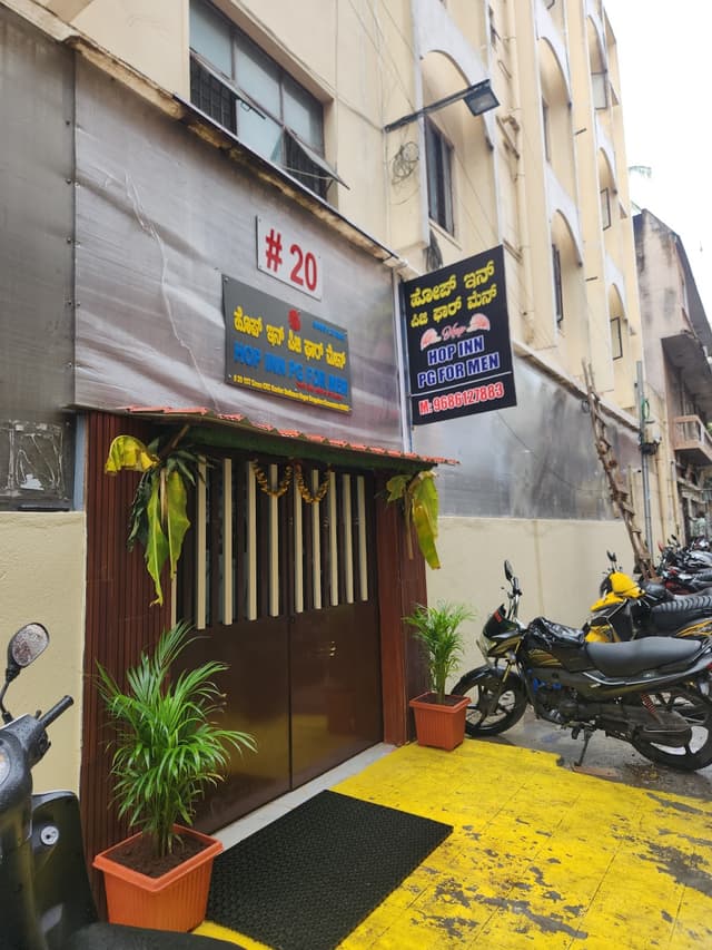 Hop inn pg for Gents in Shanti Nagar