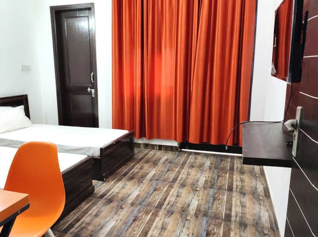 Kapoor-Roomz & Co-living PG, Boys PG, Girls PG In Sukhrali, Co living Space Near Iffco Chowk, Girls PG Near Sector 17 Gurgaon