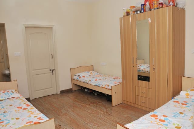 MEERA PAYING GUEST ACCOMODATION FOR LADIES