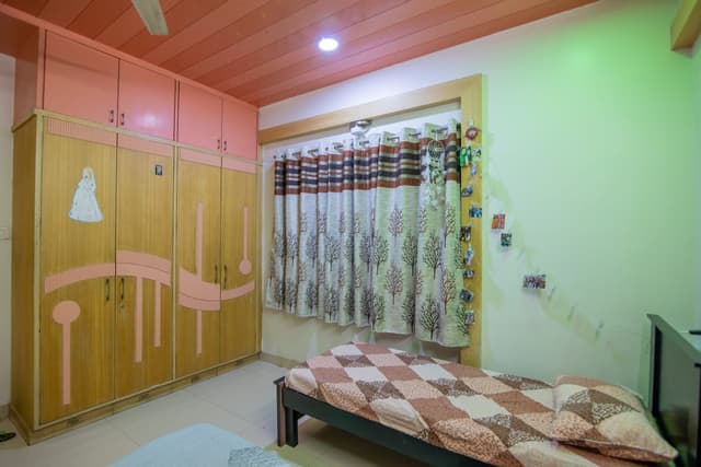 Meridian Stays Ladies/ Girls PG NEAR ST JOSEPH'S UNIVERSITY RICHMOND CIRCLE