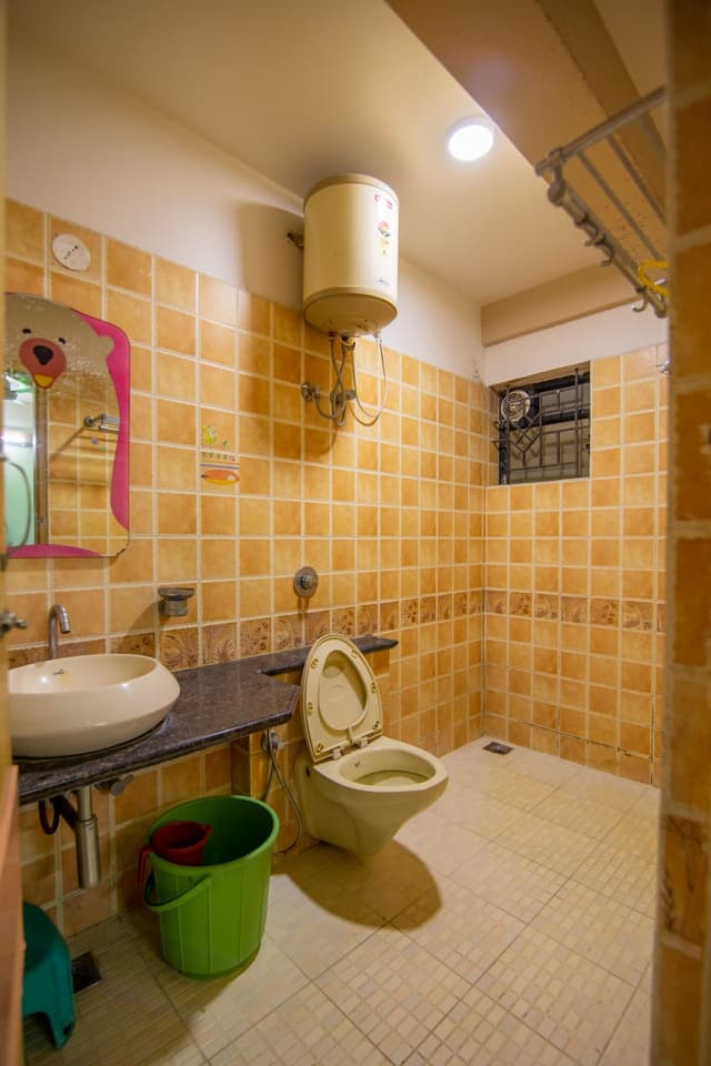 Meridian Stays Ladies/ Girls PG NEAR ST JOSEPH'S UNIVERSITY RICHMOND CIRCLE