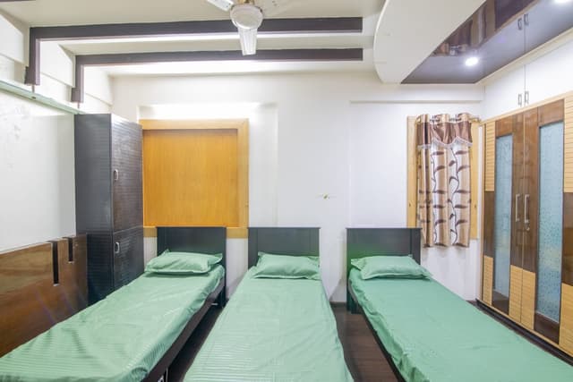 Meridian Stays Ladies/ Girls PG NEAR ST JOSEPH'S UNIVERSITY RICHMOND CIRCLE