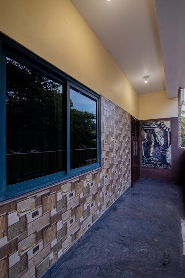 Meridian Stays Ladies/ Girls PG NEAR ST JOSEPH'S UNIVERSITY RICHMOND CIRCLE