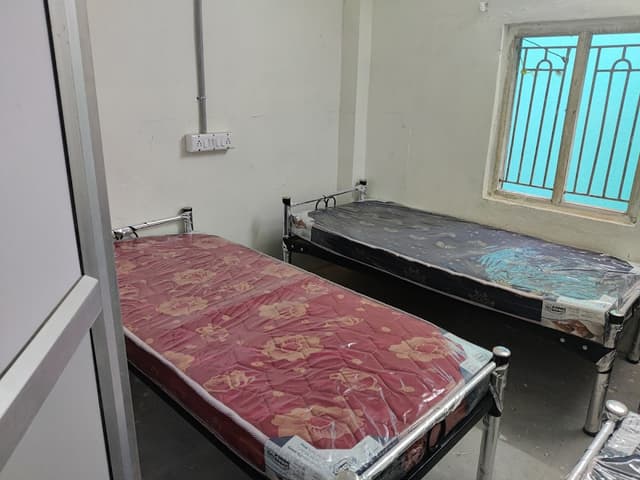 Metro Men's PG Hostel