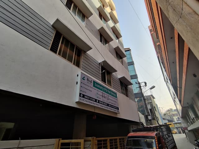 Nest Stay Home - Luxury PG for Boys in Kalasipalya, Bangalore