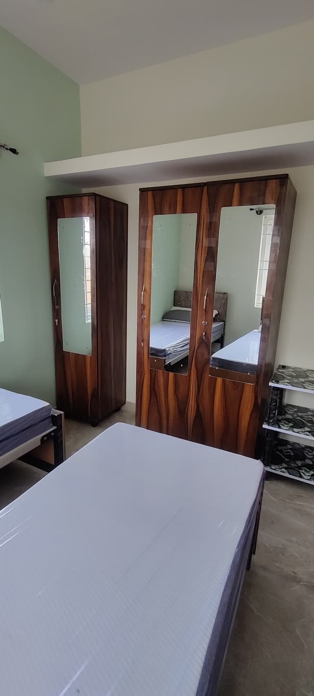 Omkareshwara Luxury Ladies Pg