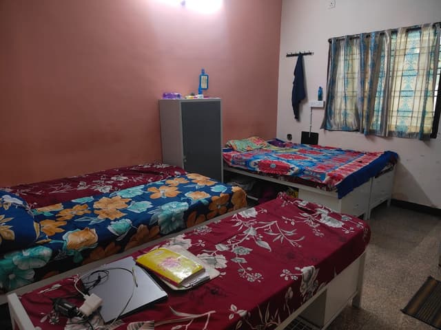 Sri Sai Ladies Deluxe Hostel