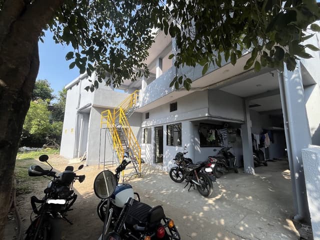 Beds and Boys Hostel