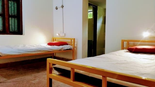 Beds and Boys Hostel