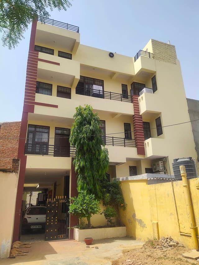 Saloni pg & private room