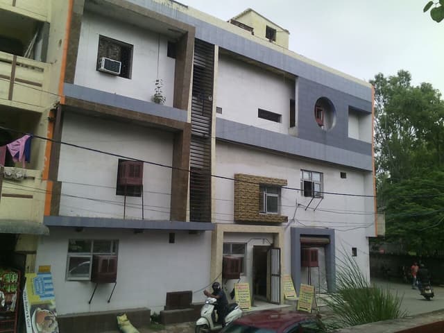 Saroj Sadan Girls PG