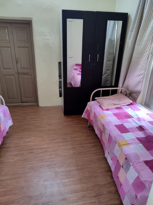 Swami Om Girls Hostel