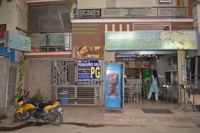 Padamashree Womens Paying Guest