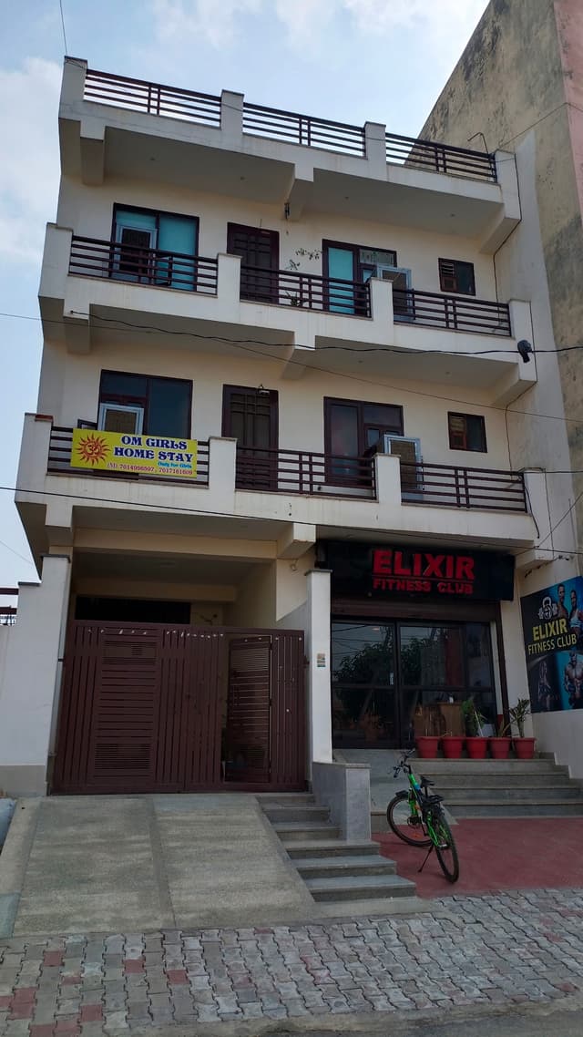 Om Girls Home Stay