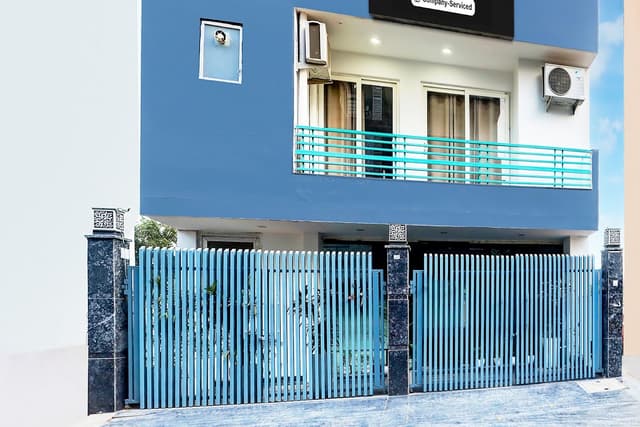TOWNHOUSE SECTOR 52 NEAR ARTEMIS HOSPITAL