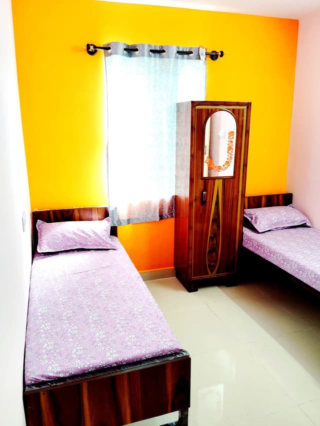 Akhila LUXURIOUS GENTS PG