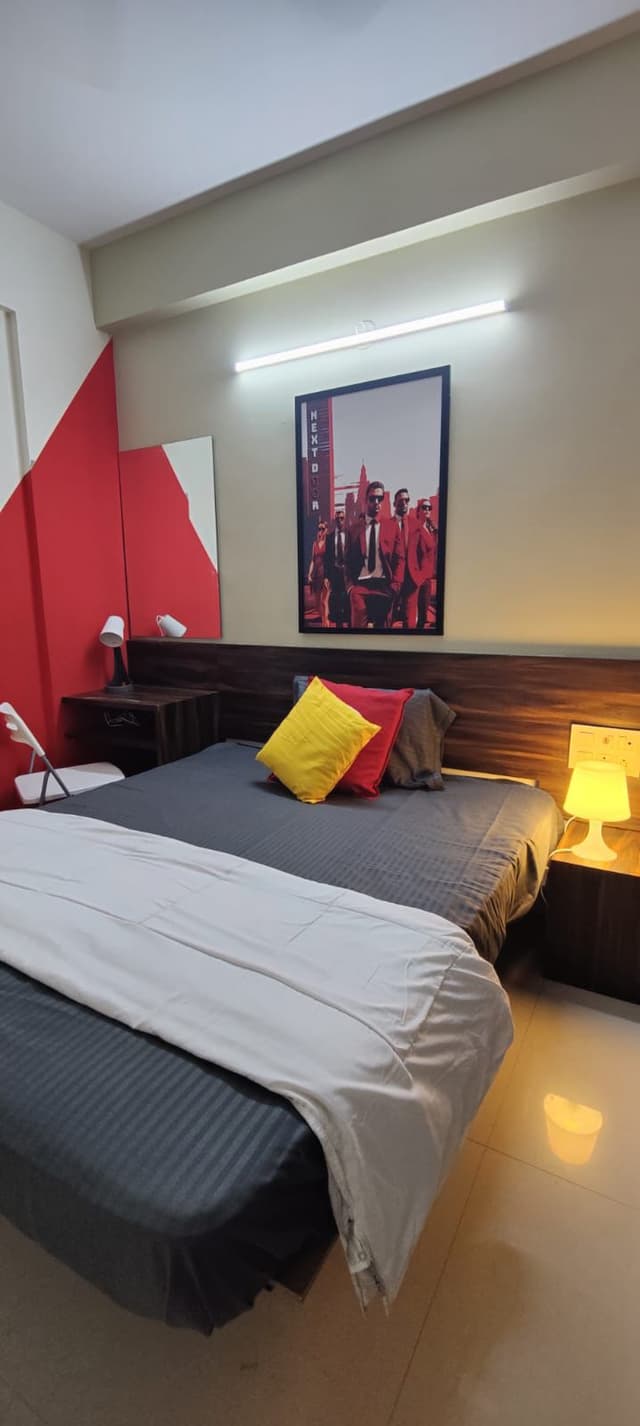 NEXTDOOR LIVINN PG for Gents