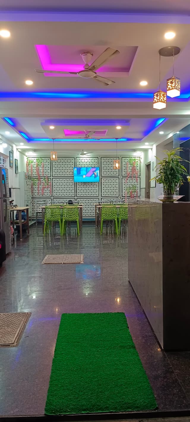 QUEEN'S PALACE PG FOR GIRLS NEAR FINE ARTS AND JSS COLLEGE