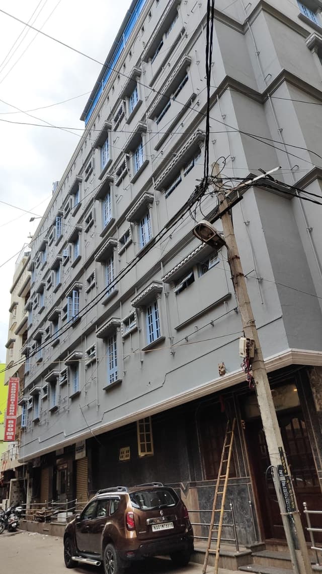 Rentorio Radha Krishna Pg near majestic for gents