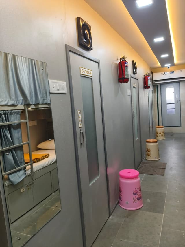 Rest Inn Hostel AC Dormitory Sakinaka