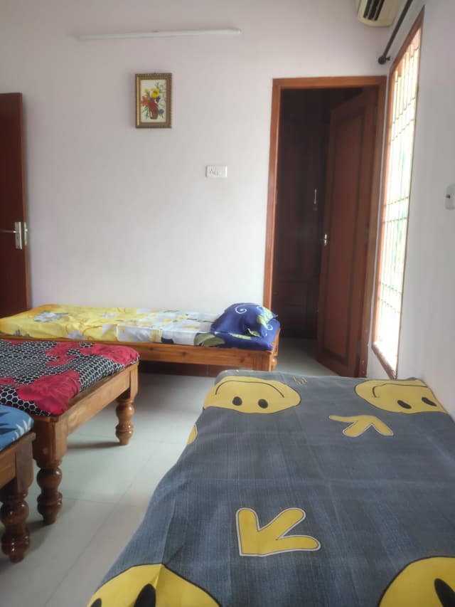 Royal Comfort Mens ELITE PG Accommodation