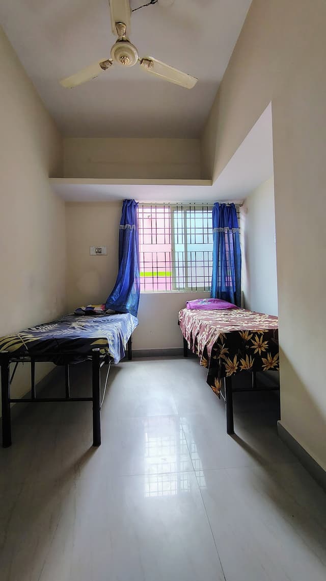 SLV World PG for Gents - Near Manyata Tech Park, Nagawara